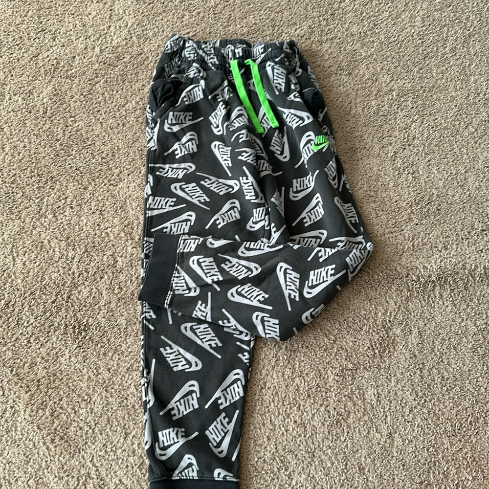 Nike youth large joggers